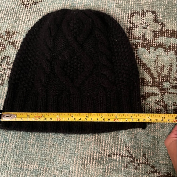 Frame denim cashmere beanie perfect for fall and winter - Picture 4 of 4